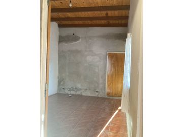 CASA EN VENTA / ARROYITO A 200 MTS DE LA AVENIDA ALBERDI