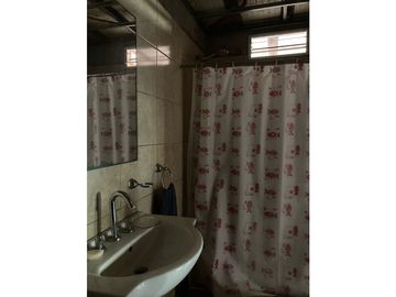 CASA EN VENTA / ARROYITO A 200 MTS DE LA AVENIDA ALBERDI