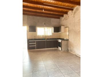 CASA EN VENTA / ARROYITO A 200 MTS DE LA AVENIDA ALBERDI