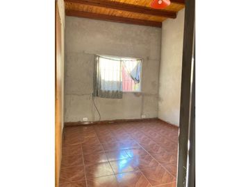 CASA EN VENTA / ARROYITO A 200 MTS DE LA AVENIDA ALBERDI