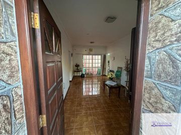 Casa en venta de 2 dormitorios c/ cochera en 9 de Julio