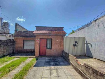 VENTA CASA 3 AMBIENTES GALPON COCHERA LOTE OLIVOS