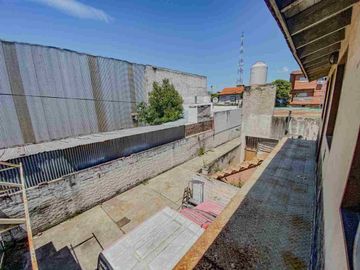 VENTA CASA 3 AMBIENTES GALPON COCHERA LOTE OLIVOS