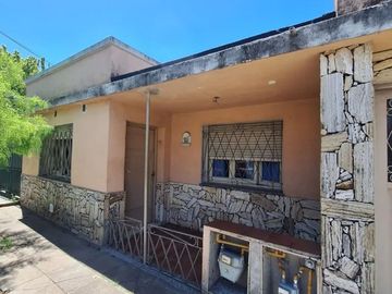 VENTA PH AL FRENTE TRES AMBIENTES CASTELAR NORTE