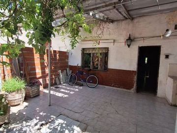 VENTA PH AL FRENTE TRES AMBIENTES CASTELAR NORTE