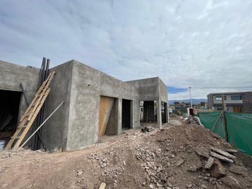 Casa en Venta - Bº La Quebrada - Lujan