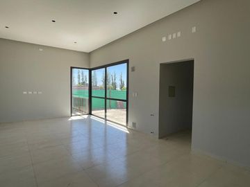 Casa en Venta - Bº La Quebrada - Lujan