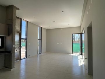 Casa en Venta - Bº La Quebrada - Lujan
