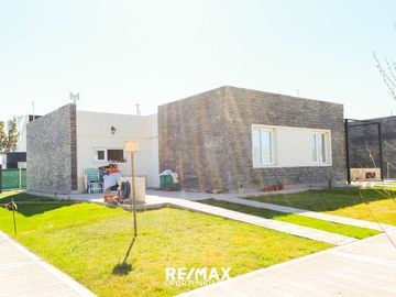 VENTA CASAS 2 DORM. LA FALDA, CIPOLLETTI
