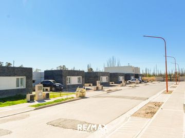 VENTA CASAS 2 DORM. LA FALDA, CIPOLLETTI
