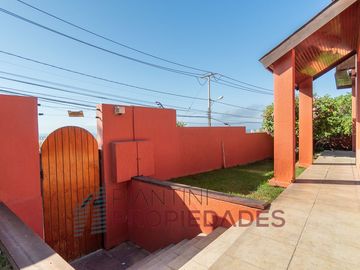 Se vende casa de 6 D+4B+ 1Dy 1 B de servicio en J. del Sur a 20.000 (Valor tasación 25.400 UF)