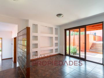 Se vende casa de 6 D+4B+ 1Dy 1 B de servicio en J. del Sur a 20.000 (Valor tasación 25.400 UF)