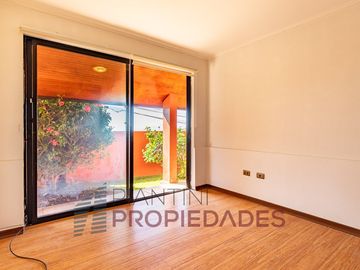 Se vende casa de 6 D+4B+ 1Dy 1 B de servicio en J. del Sur a 20.000 (Valor tasación 25.400 UF)