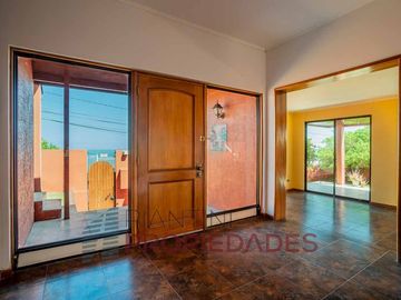 Se vende casa de 6 D+4B+ 1Dy 1 B de servicio en J. del Sur a 20.000 (Valor tasación 25.400 UF)