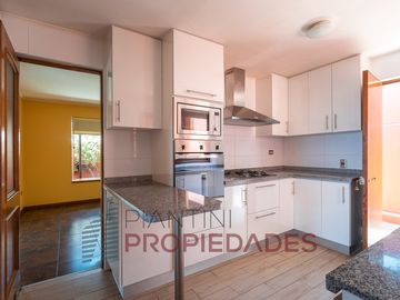 Se vende casa de 6 D+4B+ 1Dy 1 B de servicio en J. del Sur a 20.000 (Valor tasación 25.400 UF)