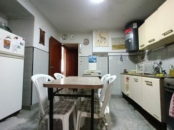Venta Depto 4 Amb. cochera, balcon al frente y dep
