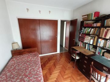 Venta Depto 4 Amb. cochera, balcon al frente y dep