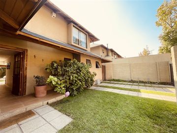 Casa en Venta en Condominio Alerce Andino / Casa Grande