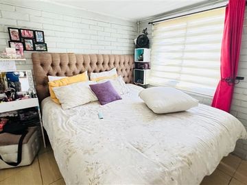 Casa en Venta en TENIENTE PIZZOLEO 256, QUILICURA