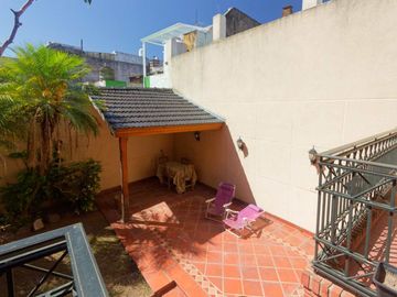 CASA 7 AMB  JARDÍN QUINCHO LAVADERO COCHERA