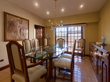 CASA 7 AMB  JARDÍN QUINCHO LAVADERO COCHERA