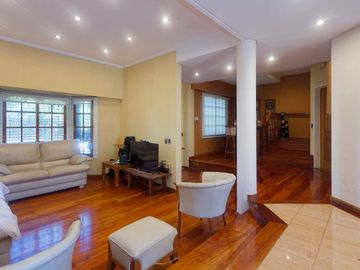 CASA 7 AMB  JARDÍN QUINCHO LAVADERO COCHERA