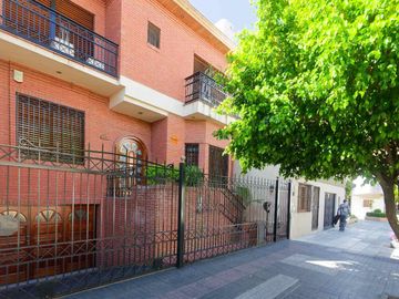 CASA 7 AMB  JARDÍN QUINCHO LAVADERO COCHERA