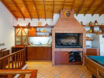 CASA 7 AMB  JARDÍN QUINCHO LAVADERO COCHERA