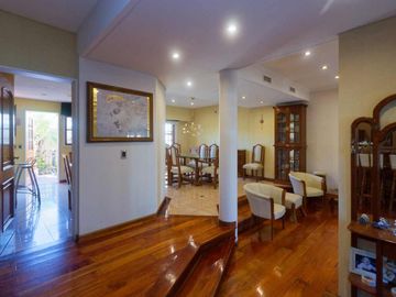 CASA 7 AMB  JARDÍN QUINCHO LAVADERO COCHERA