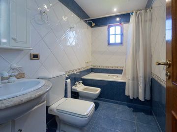 CASA 7 AMB  JARDÍN QUINCHO LAVADERO COCHERA