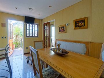 CASA 7 AMB  JARDÍN QUINCHO LAVADERO COCHERA