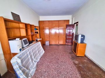 VENTA CASA CON COCHERA Y DEPÓSITO +DEPTO SAN JUSTO