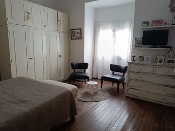 VENTA DE CASA 4 AMBIENTES CON GARAGE EN BECCAR