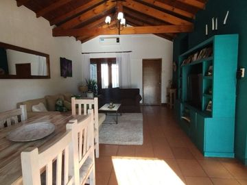 VENTA DE CASA 4 AMBIENTES CON GARAGE EN BECCAR