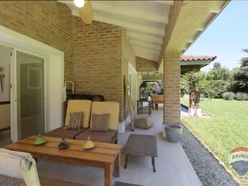 RETASADA! Casa de Revista 6 amb. 350mts, Mayling.