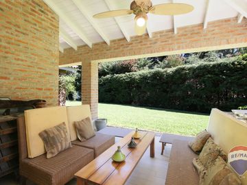 RETASADA! Casa de Revista 6 amb. 350mts, Mayling.