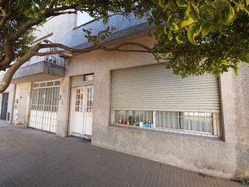 Venta 2 casas en 1 y Local. Ideal Inversión.