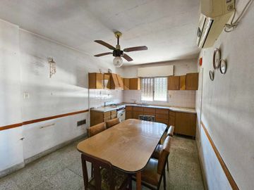 Venta 2 casas en 1 y Local. Ideal Inversión.