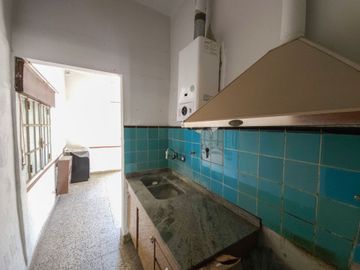 Venta 2 casas en 1 y Local. Ideal Inversión.
