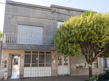 Venta 2 casas en 1 y Local. Ideal Inversión.
