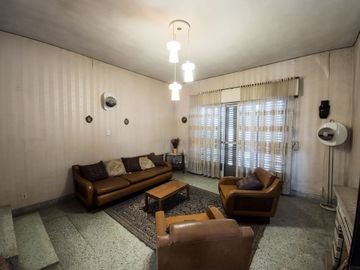 Venta 2 casas en 1 y Local. Ideal Inversión.