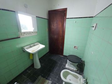 Venta 2 casas en 1 y Local. Ideal Inversión.