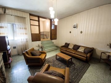 Venta 2 casas en 1 y Local. Ideal Inversión.