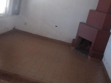 Casa de cuatro ambientes a la venta en José C Paz