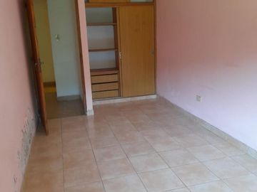 Casa de cuatro ambientes a la venta en José C Paz