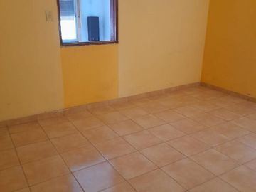 Casa de cuatro ambientes a la venta en José C Paz