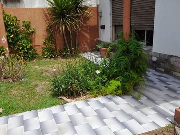 Casa de cuatro ambientes a la venta en José C Paz