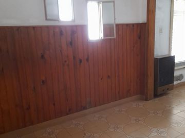 Casa de cuatro ambientes a la venta en José C Paz