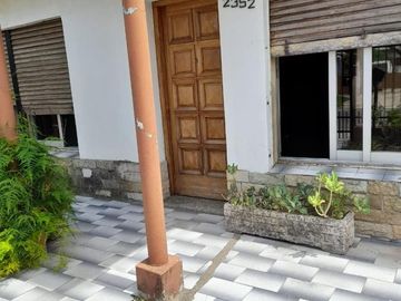 Casa de cuatro ambientes a la venta en José C Paz