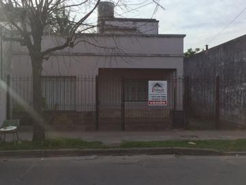 Casa en venta Paso Del Rey, Lujan 500 apto crédito bancario